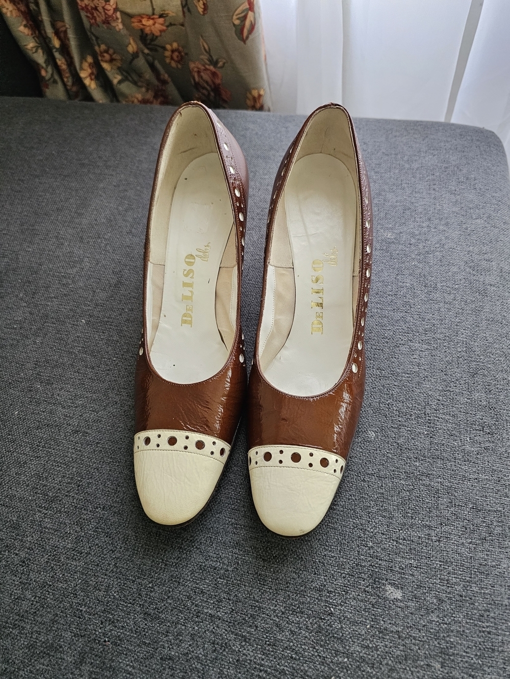 Vintage De Liso Debs cognac Two-Tone Brown and Cream Women's Pumps